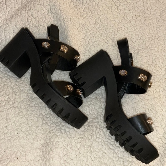 Madden Girl Shoes - 🎉🎉HP🎉🎉Madden Girl Chunky black heels NWOT